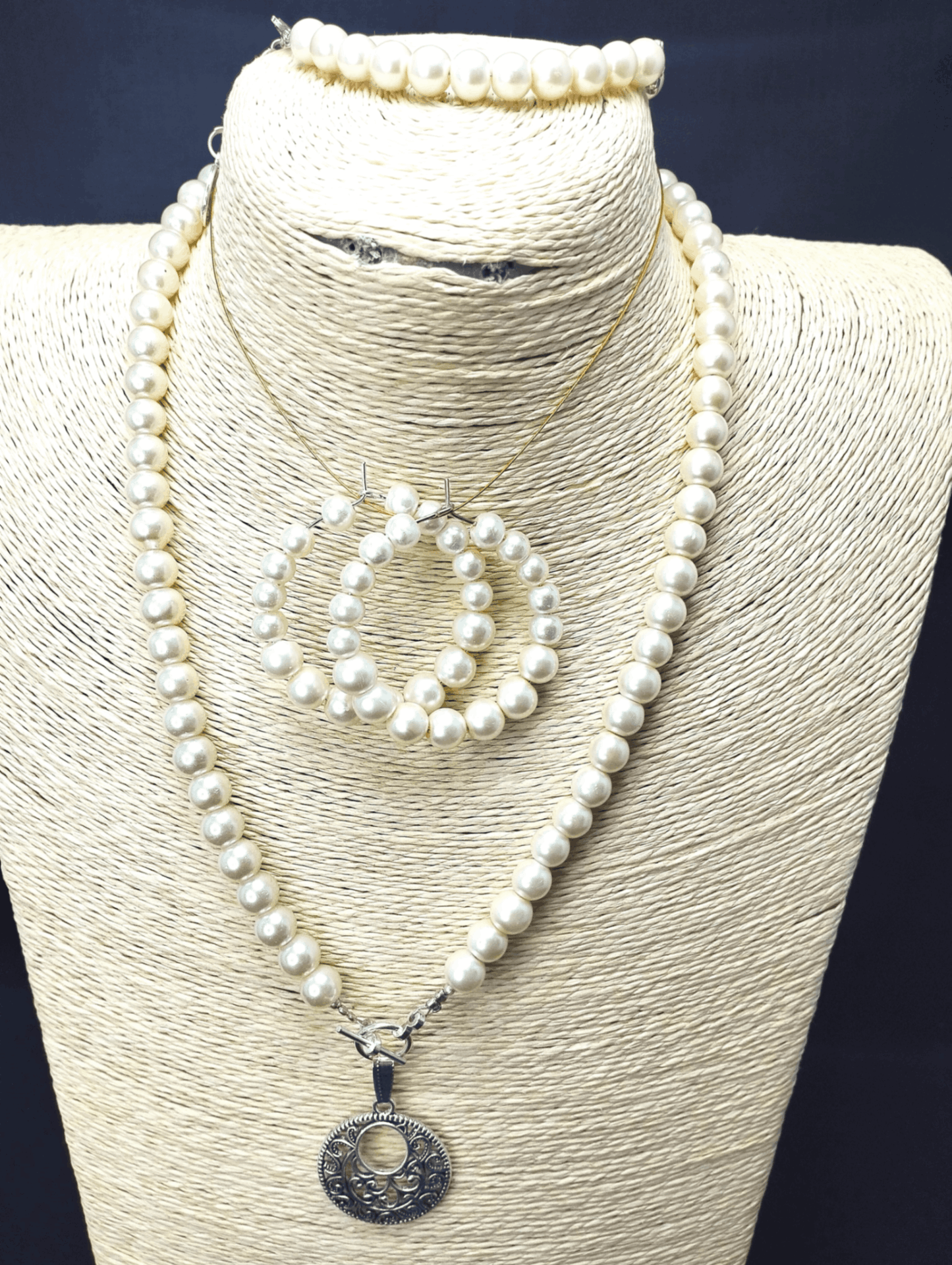 Off white pearl Necklace set