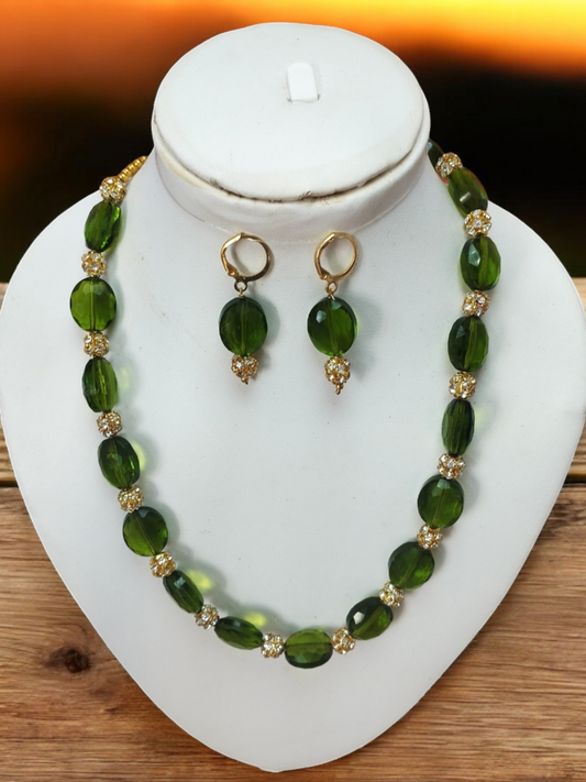 Green green stone necklace